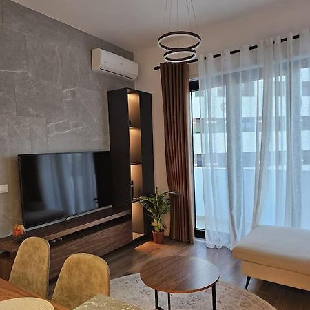Deluxe Flat With Garden_Tirana Apartment Exterior photo