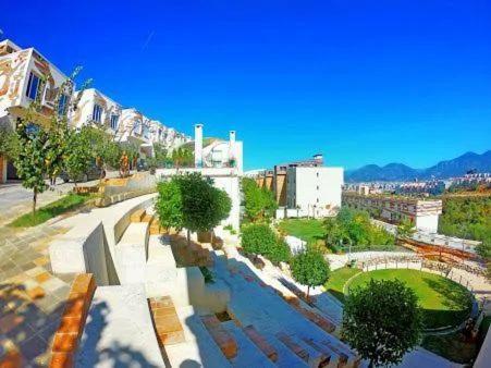 Deluxe Flat With Garden_Tirana Apartment Exterior photo