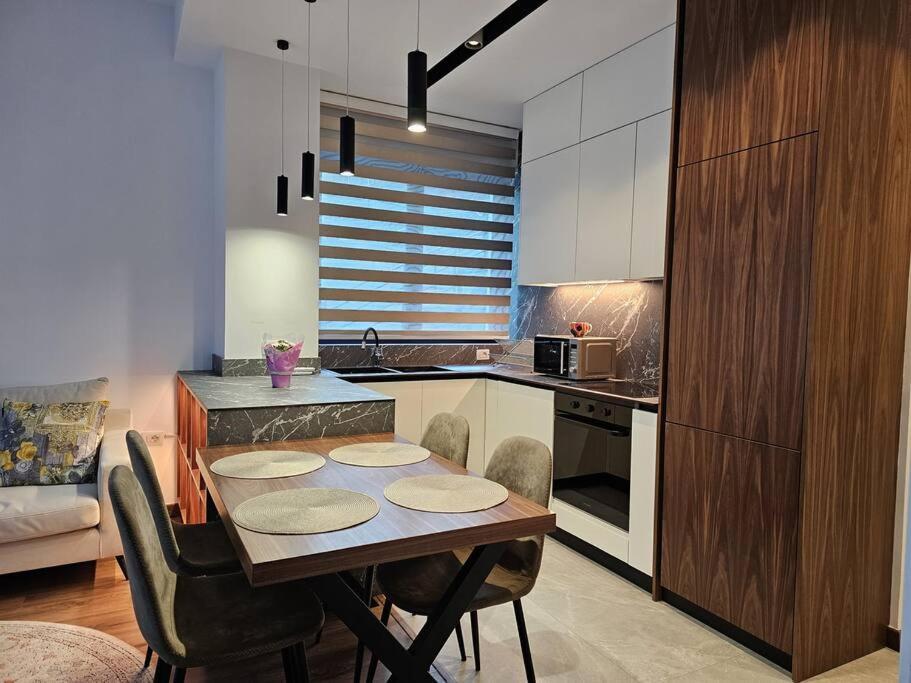 Deluxe Flat With Garden_Tirana Apartment Exterior photo
