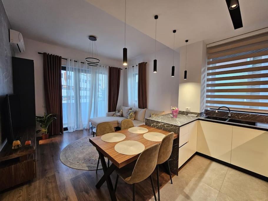 Deluxe Flat With Garden_Tirana Apartment Exterior photo