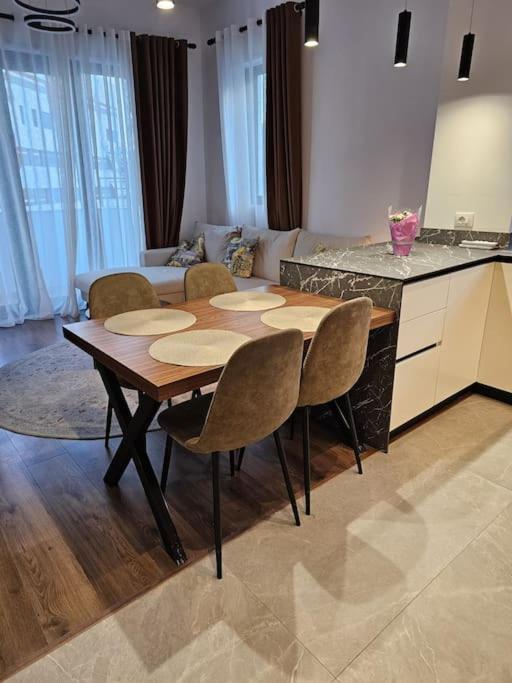 Deluxe Flat With Garden_Tirana Apartment Exterior photo